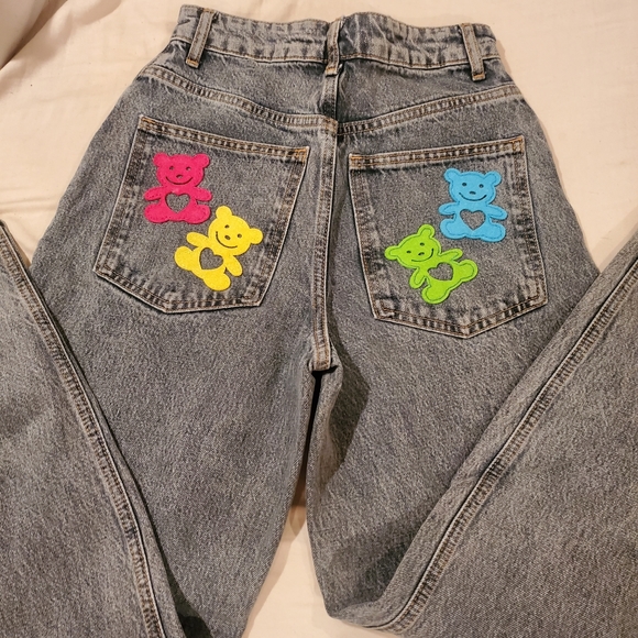 Zara Patch Jeans - Picture 2 of 3